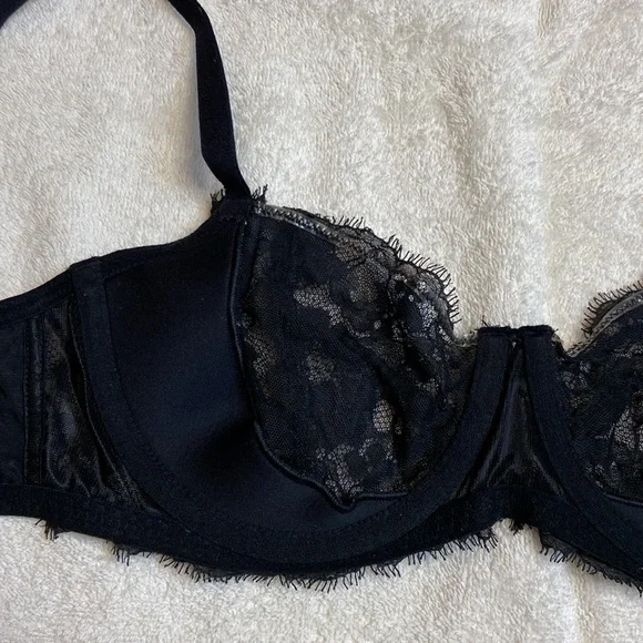 Victoria’s Secret Push-Up Without Padding Black Lace Bra. Size 34D - Picture 6 of 7